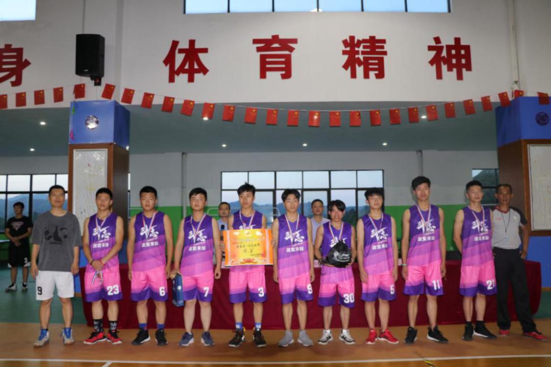 江西婺源茶业职业学院校园篮球赛顺利闭幕