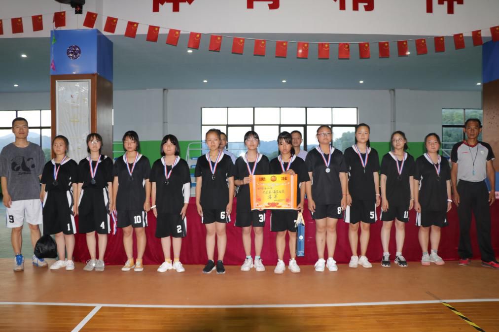 江西婺源茶业职业学院校园篮球赛顺利闭幕