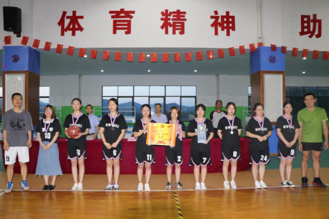 江西婺源茶业职业学院校园篮球赛顺利闭幕