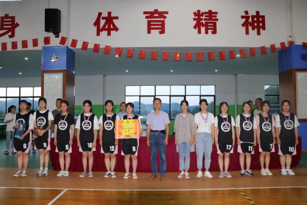 江西婺源茶业职业学院校园篮球赛顺利闭幕
