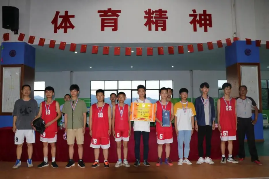 江西婺源茶业职业学院校园篮球赛顺利闭幕