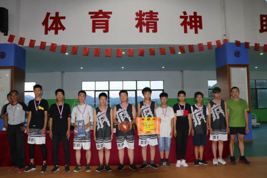 江西婺源茶业职业学院校园篮球赛顺利闭幕