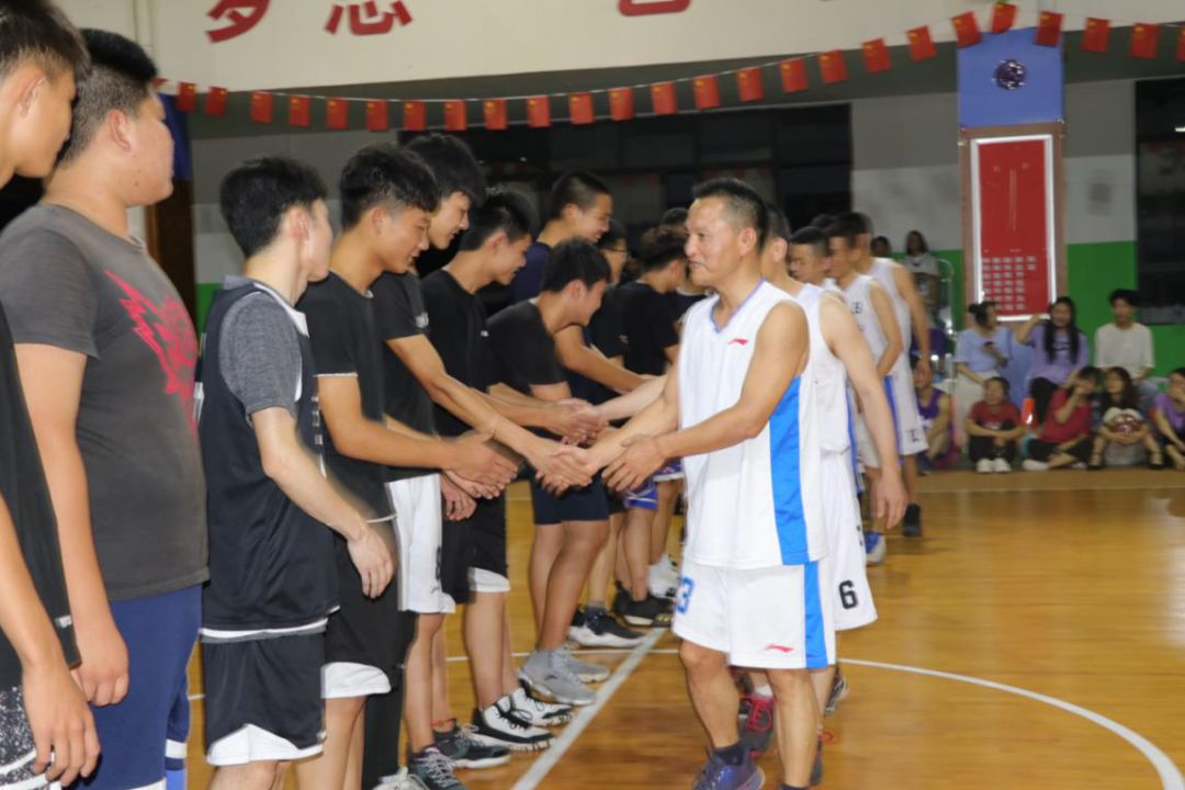 江西婺源茶业职业学院校园篮球赛顺利闭幕