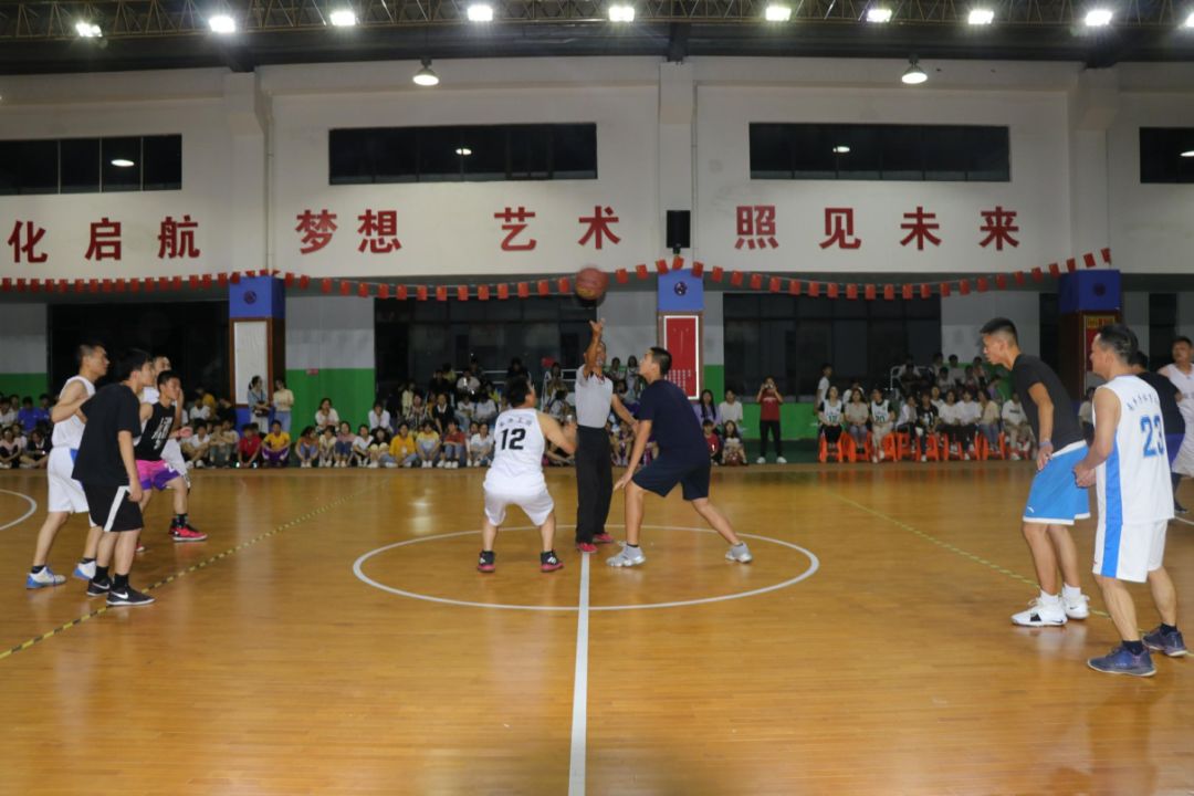 江西婺源茶业职业学院校园篮球赛顺利闭幕