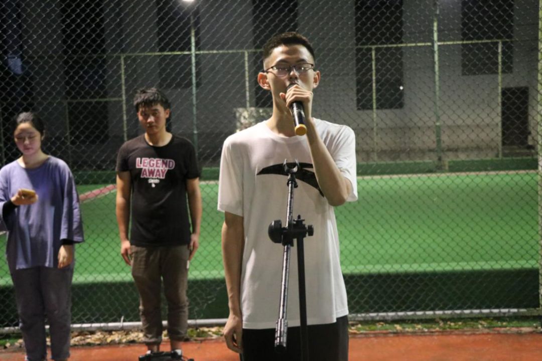 “青春无畏，逐梦扬威”