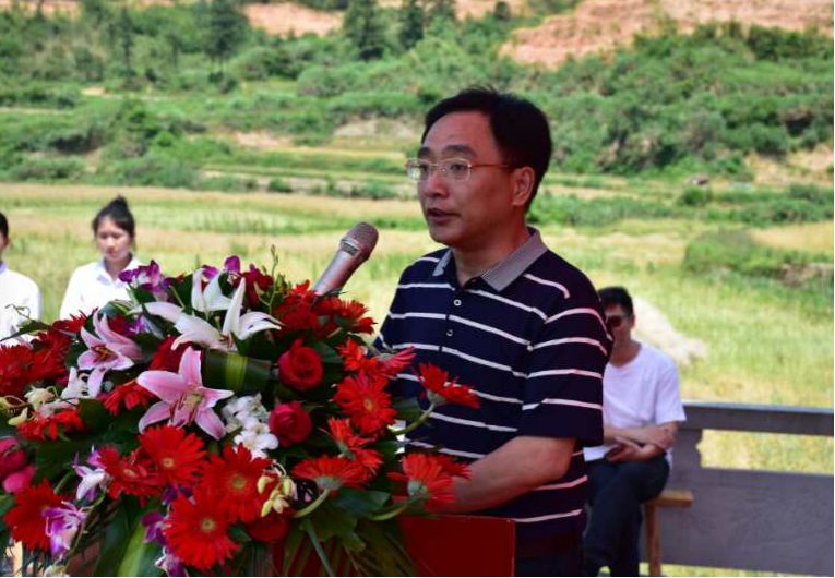 唱支红歌献给党 科教入户谱新篇