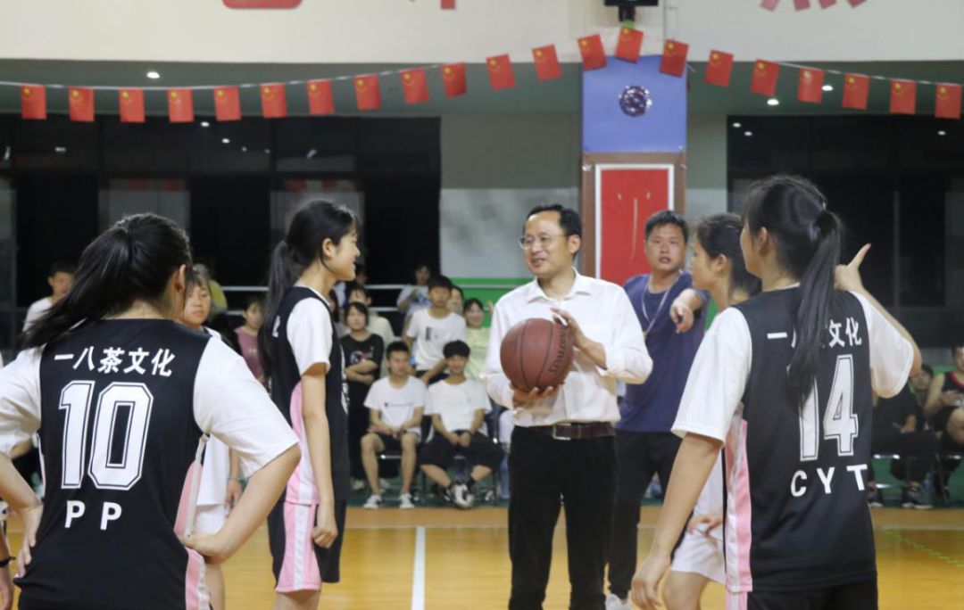 “青春无畏，逐梦扬威”