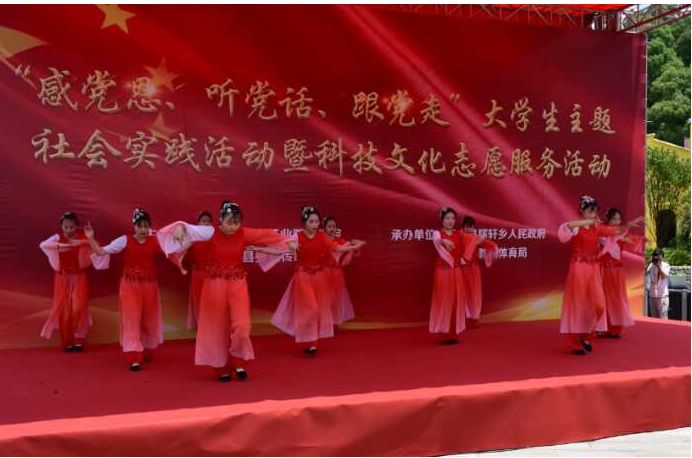 唱支红歌献给党 科教入户谱新篇