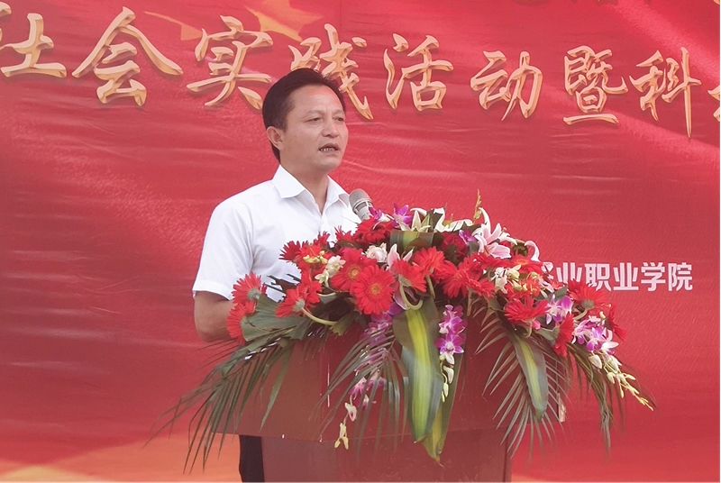 唱支红歌献给党 科教入户谱新篇