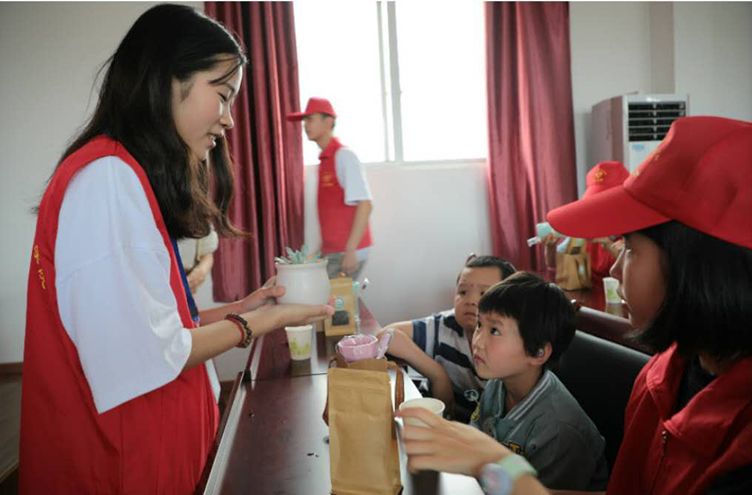 同在蓝天下 你我共成长