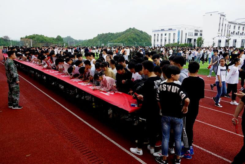 争做爱国急先锋 勇当时代弄潮儿