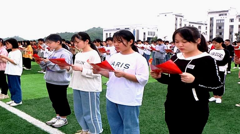 争做爱国急先锋 勇当时代弄潮儿