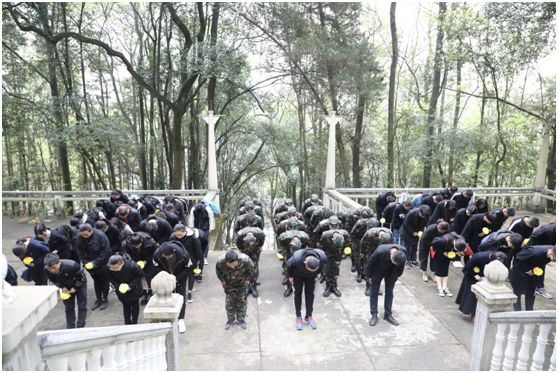 bc体育app下载清明节烈士陵园祭扫活动