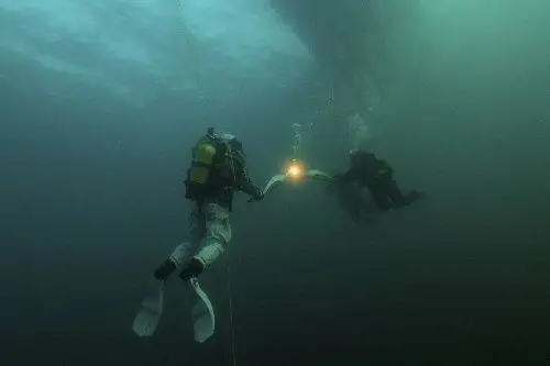 聚焦精准对接与点火，我国实现机器人水下火炬接力