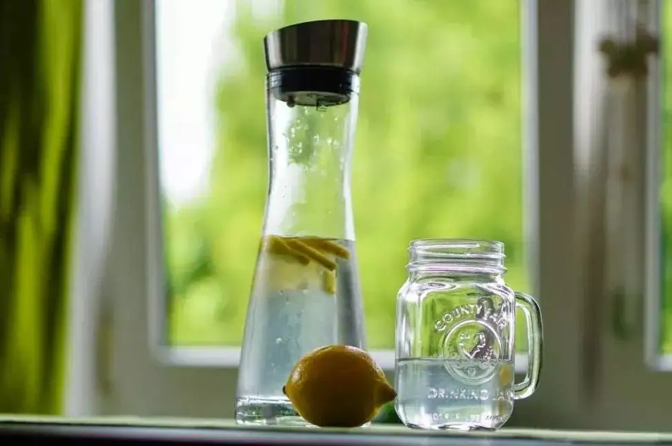 饮水安全问题日益凸显，究竟交给谁才放心？