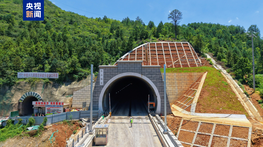 成都3小时飙拢昆明！最新进展→插图2