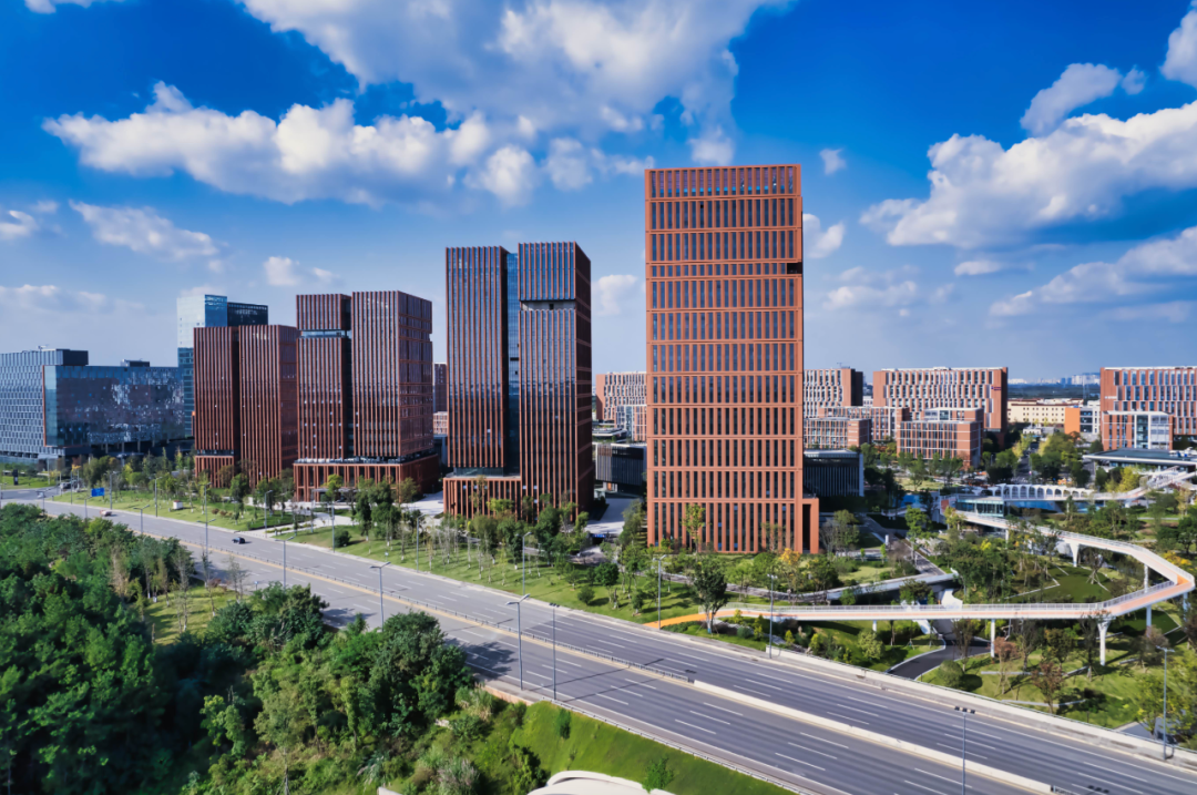 曹立军调研电网基础设施建设和迎峰度夏电力保障工作插图4