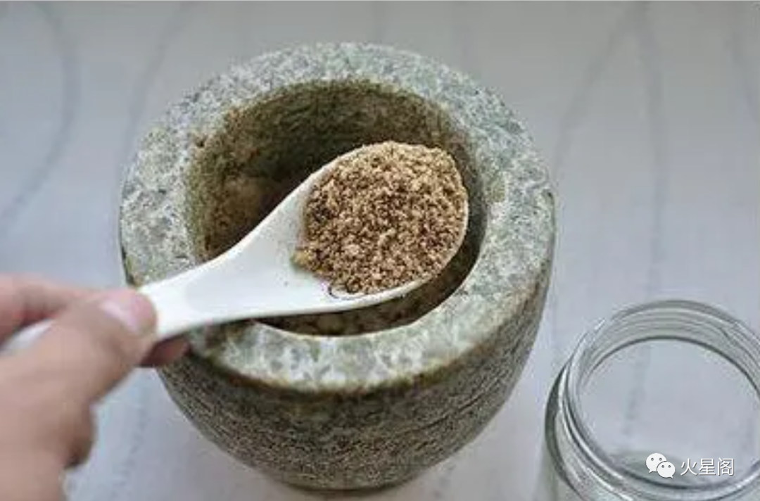 芝麻盐，外地人都不知道是啥，河南人却都吃过，你还记小时候那香味吗？