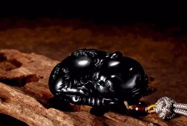 如何挑选墨玉？