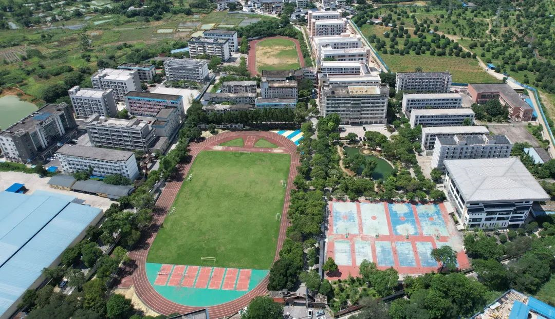 灌阳县江东校区,平乐县昭州中学建成启用,以及桂林市十八中和桂林市