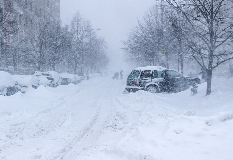 郑州精准天气预报吓人加拿大4月的暴风雪摧毁并掩埋了这座城市关闭了