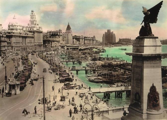 1920年6月15日,晨光熹微时分,上海西区徐家汇镇的居民在镇西首的麦田