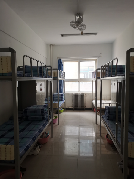 食堂先进的一体机明亮教室明德园全景电影院场动运学校坐落在山海关