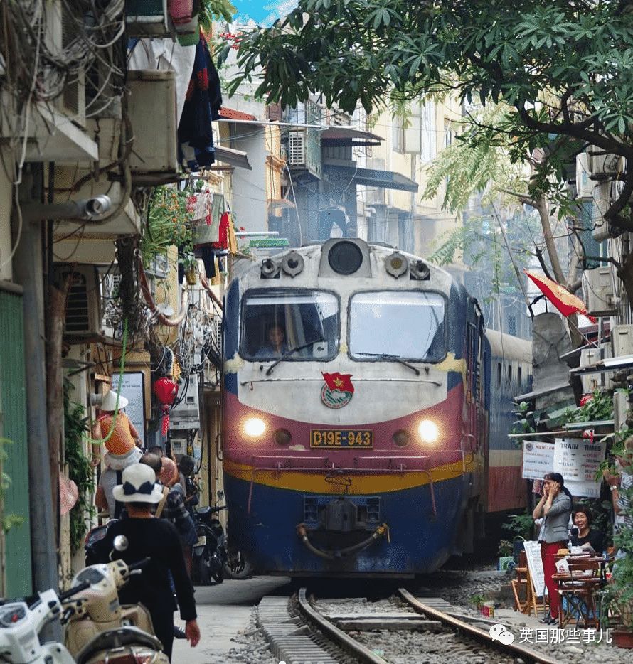 火車軌道成網紅景點，軌道邊喝咖啡自拍，逼停火車！終於，政府忍無可忍 旅遊 第3張