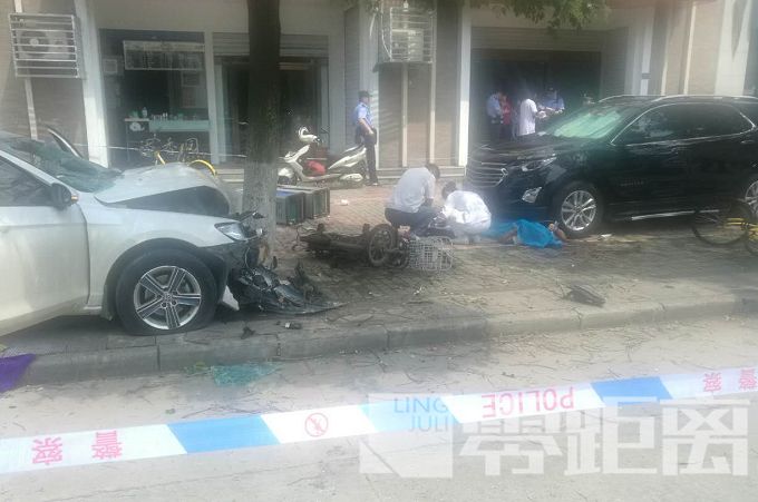 南京男子当街行凶：先撞车后持刀刺杀一男一女