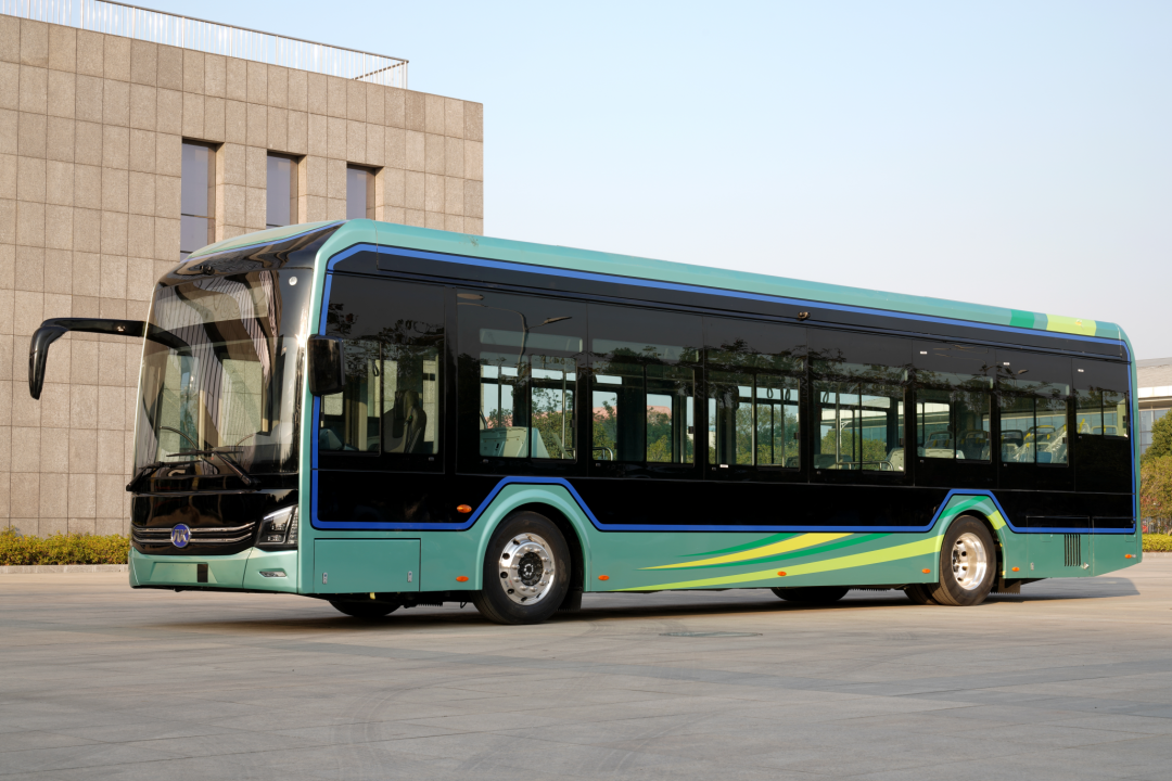 e9是汇聚安凯新能源最新研发成果的全新一代高端智慧公交车.