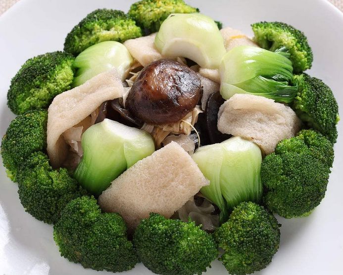 鼎湖上素是广东地区汉族传统名菜之一,食时鲜嫩滑爽,清香四溢,乃素菜