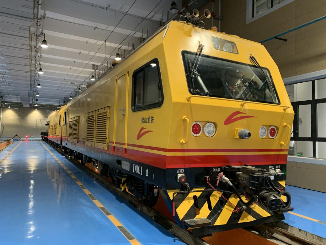 用途最广且最常用的"大黄蜂"叫做电动工程车,它具备接触网供电和蓄