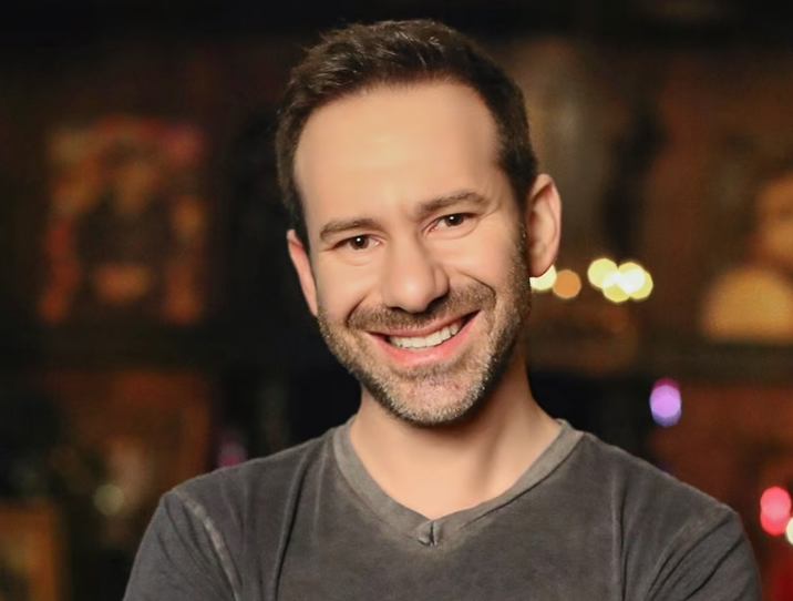 让全世界彻夜狂欢，在阴影中与癌症对峙：身价1200亿的 OnlyFans 控股股东 43 载传奇终章