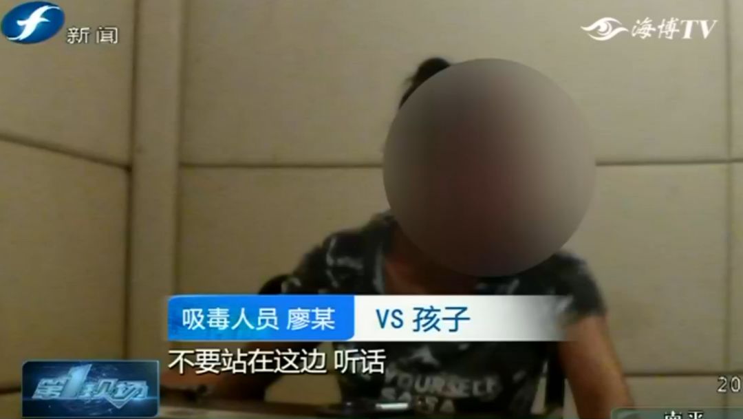 与其他吸毒人员不一样的是,这名吸毒女子已经是两个孩子的妈妈,手上