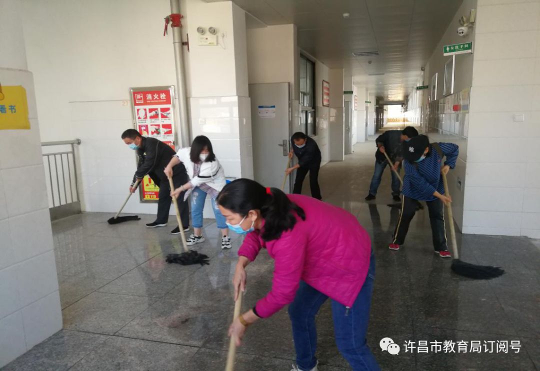 雷火电竞官方网站_迎开学，二中集团党员志愿队再行动(图2)