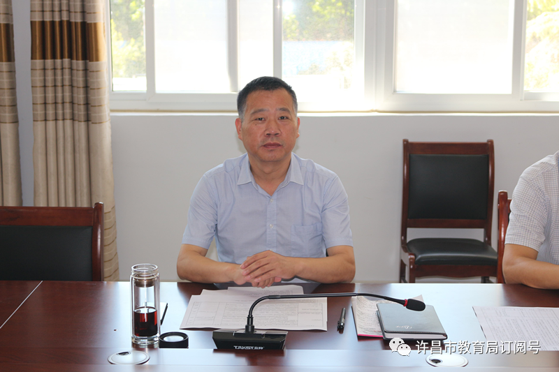 许昌高中召开以案促改警示教育大会,该校党委书记,校长田建伟主持并作
