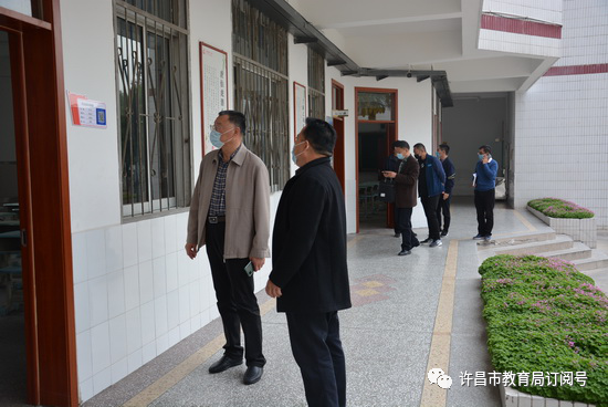 督导市教育局督导组到许昌市第十二中学督导返校复学准备工作