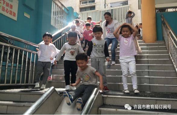 ag九游会官网登录|许昌实验幼儿园举行安全安全疏散演练