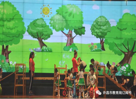 许昌第二实验幼儿园举办学前教育宣传月暨建园60周年庆典_皇冠正规娱乐平台(图3)