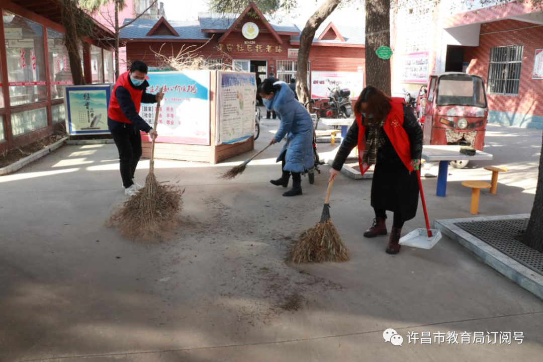 【半岛官网App下载】许昌市第三高级中学党总支开展党员进社区活动(图4)