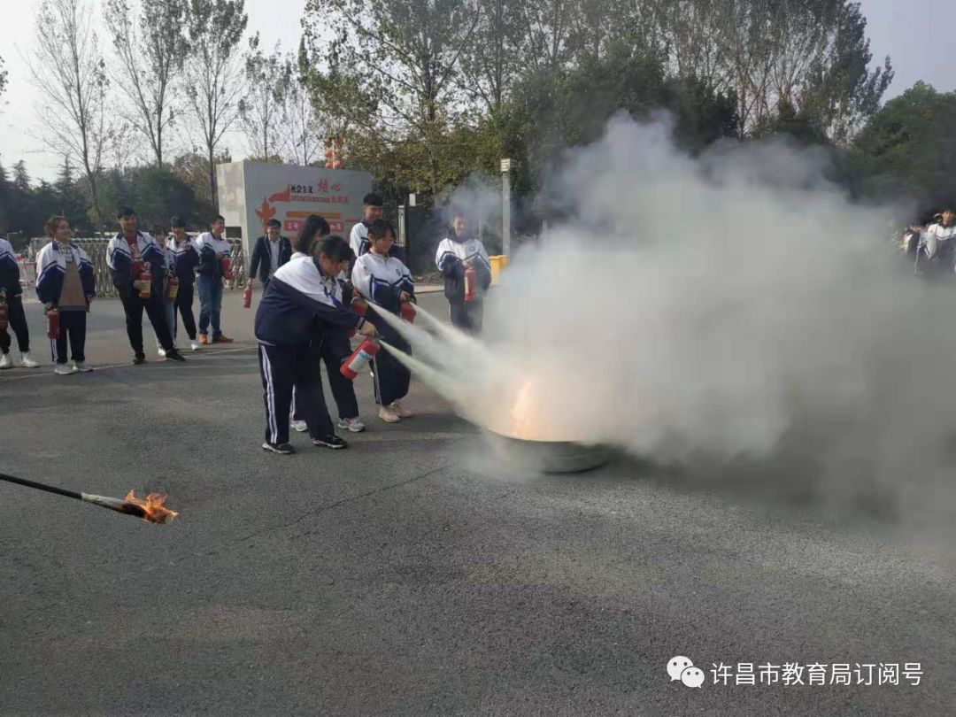 许昌市第八中学开展消防演练【半岛官方下载地址】(图2)