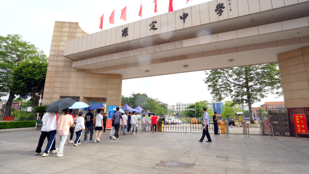 记者来到罗定中学,廷锴纪念中学,罗定实验中学,罗定中学城东学校四个