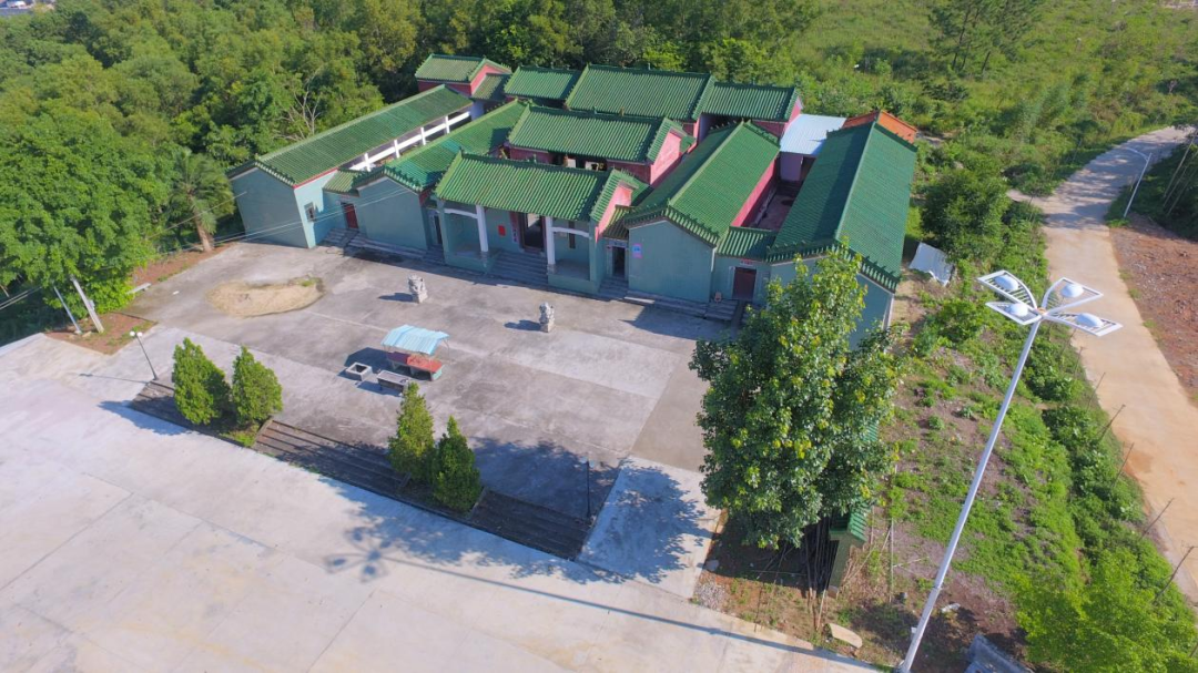 您好我叫罗镜以后请多多关照