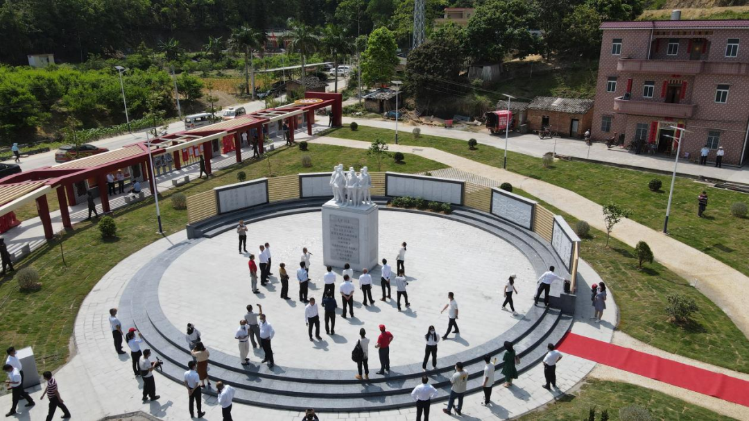 您好我叫罗镜以后请多多关照