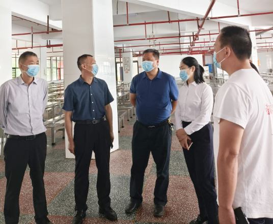 李文洪到双峰县曾国藩学校开展食品安全督导工作