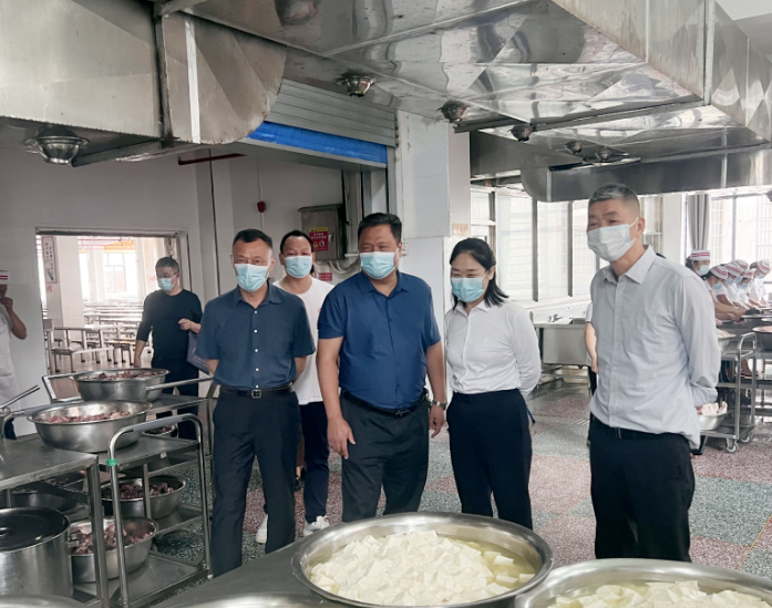 李文洪到双峰县曾国藩学校开展食品安全督导工作