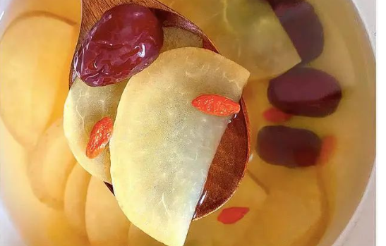 秋天，别低估了煮苹果，连续喝一周，气色好脾胃佳，整个人都舒服