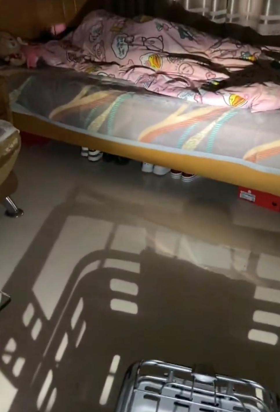 【爆笑】男朋友定了一间豪华情趣拳击房？推开门后.. 网友傻眼：这是要练习家暴吗？(组图） - 19