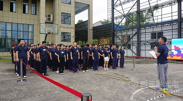 新亚胜光电 拔河比赛