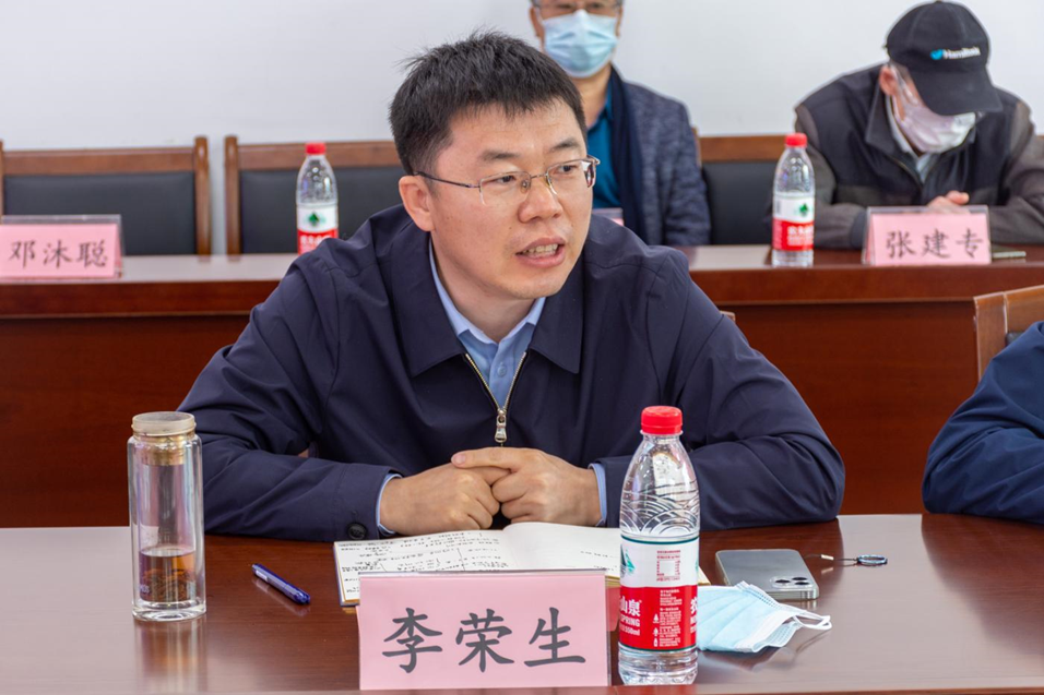 船舶工程学院党委书记李荣生作总结发言.